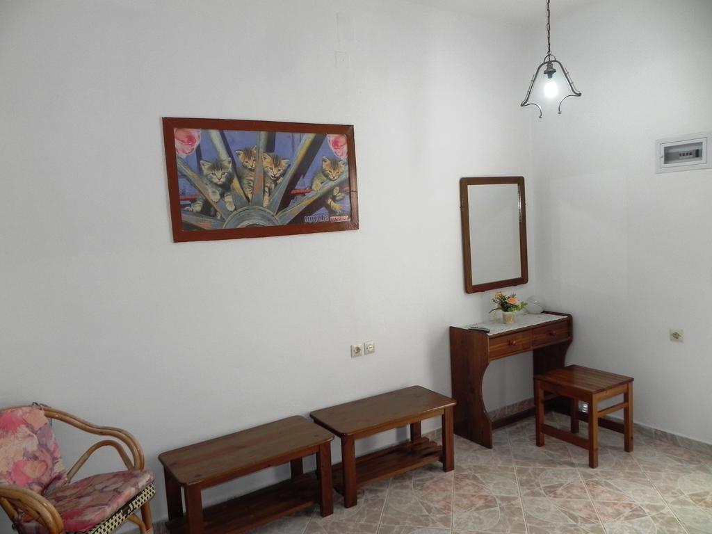 Mihalis Studios Lakki  Δωμάτιο φωτογραφία